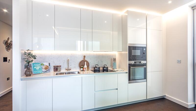 2 bed property in 4, Thornes House , Charles Clowes Walk, London
